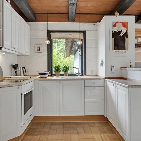 Дом отдыха 4 Bedroom Lovely In *