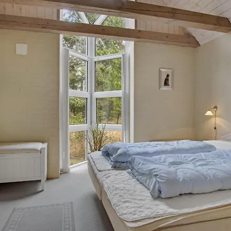 4 Bedroom Lovely In Блаванн