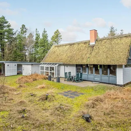 4 Bedroom Lovely In * Блаванн