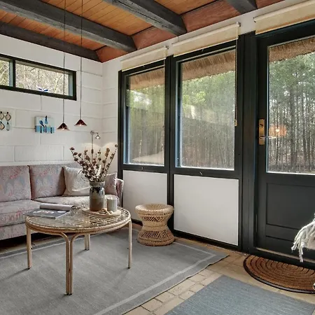 Дом отдыха 4 Bedroom Lovely In *