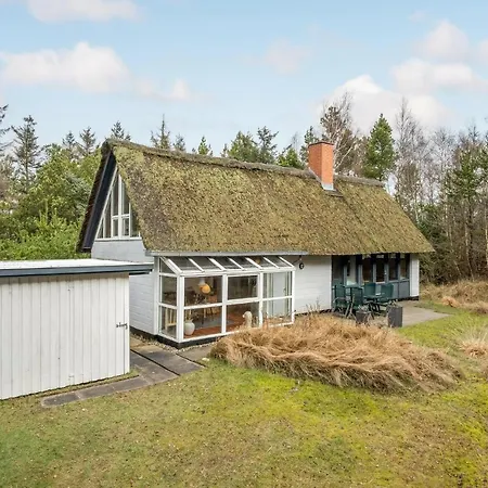 4 Bedroom Lovely In Дом отдыха