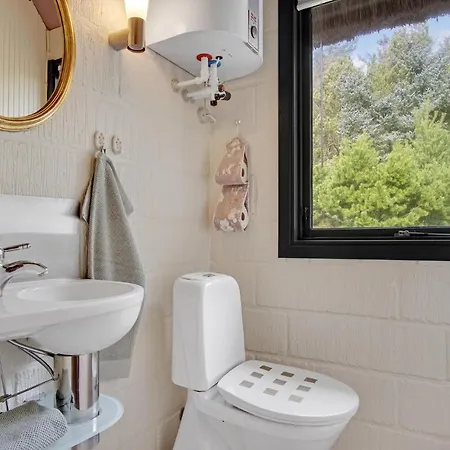 Дом отдыха 4 Bedroom Lovely In Блаванн