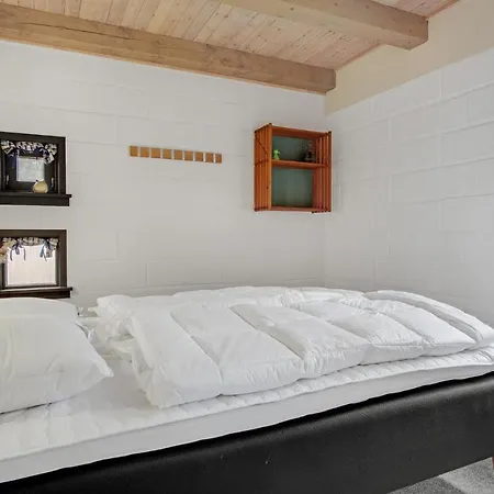 4 Bedroom Lovely In Дом отдыха Блаванн